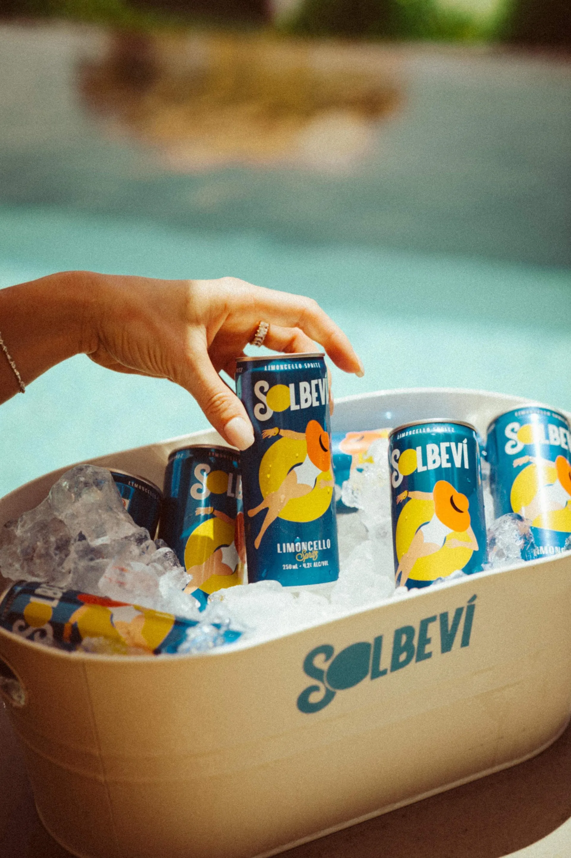 Limencello cans 