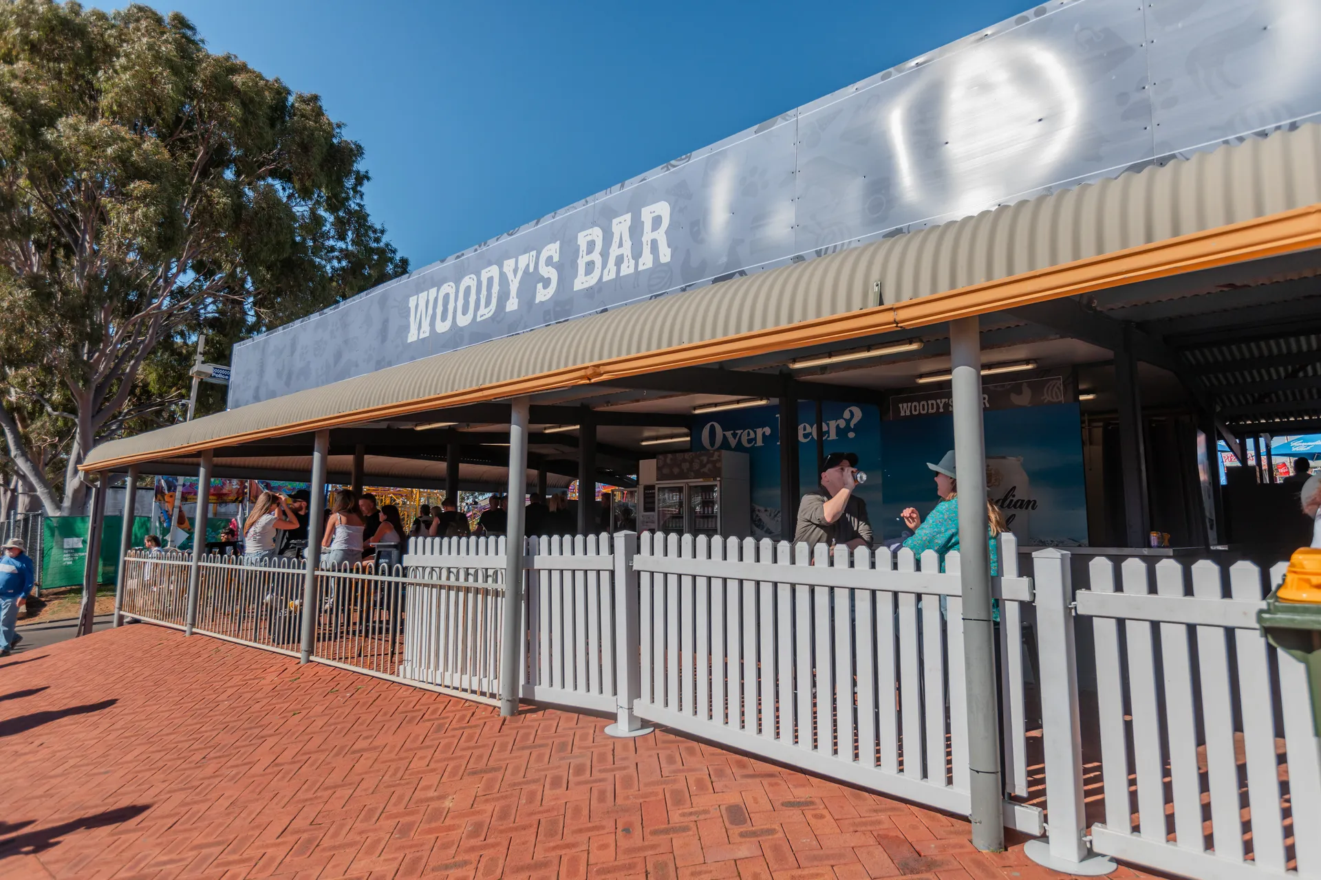Woody's Bar