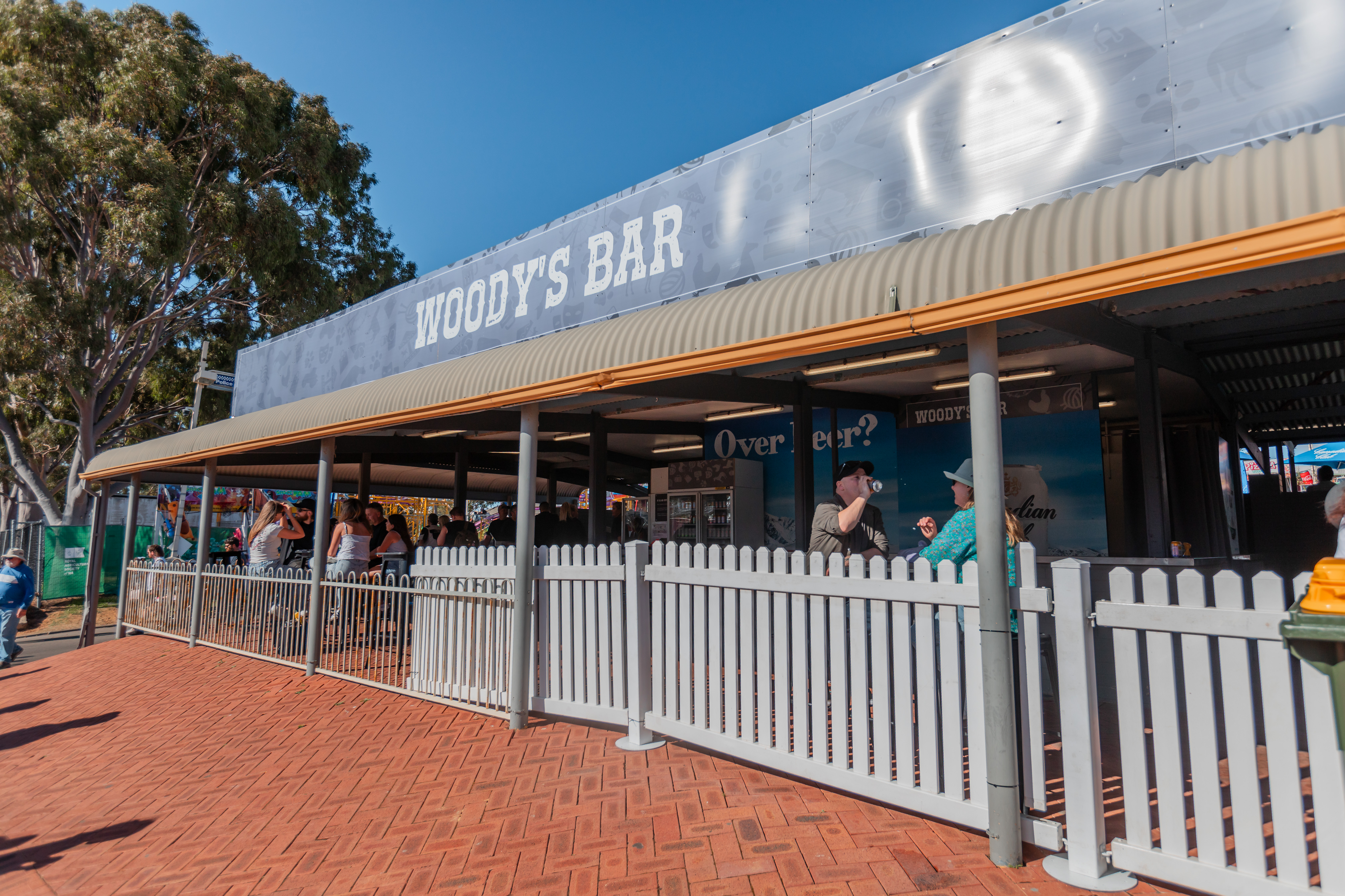 Woody's Bar