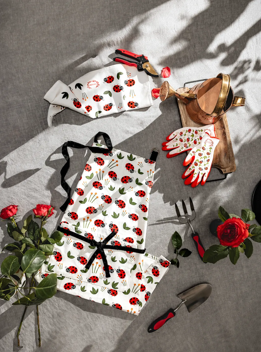 Gardening ladybug apron and gloves 